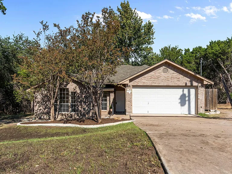 7704 Plateau Cv — Photo 2