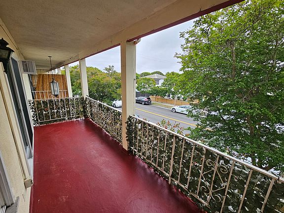3rd image of 2302 Oak St APT 3