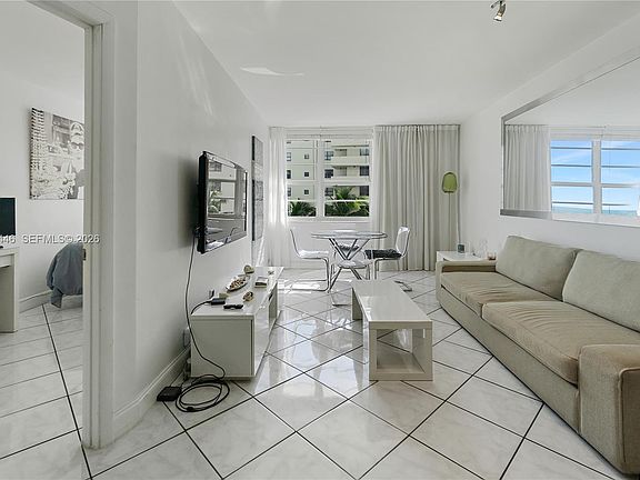 2nd image of 100 Lincoln Rd #638