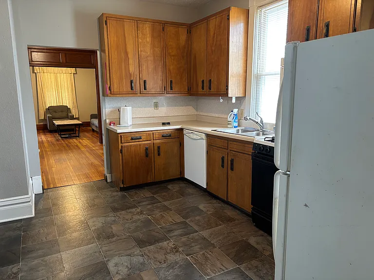 1215 Rhomberg Ave — Photo 4