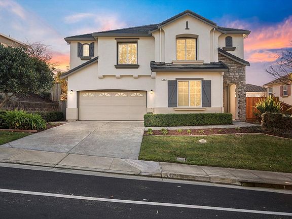 3rd image of 450 Wood Glen Dr