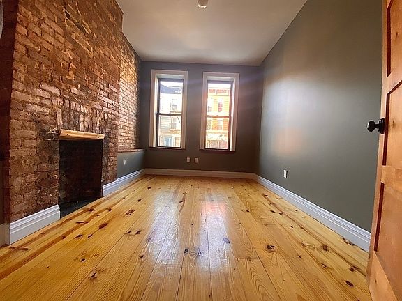 5th image of 276 Chauncey St APT 3R