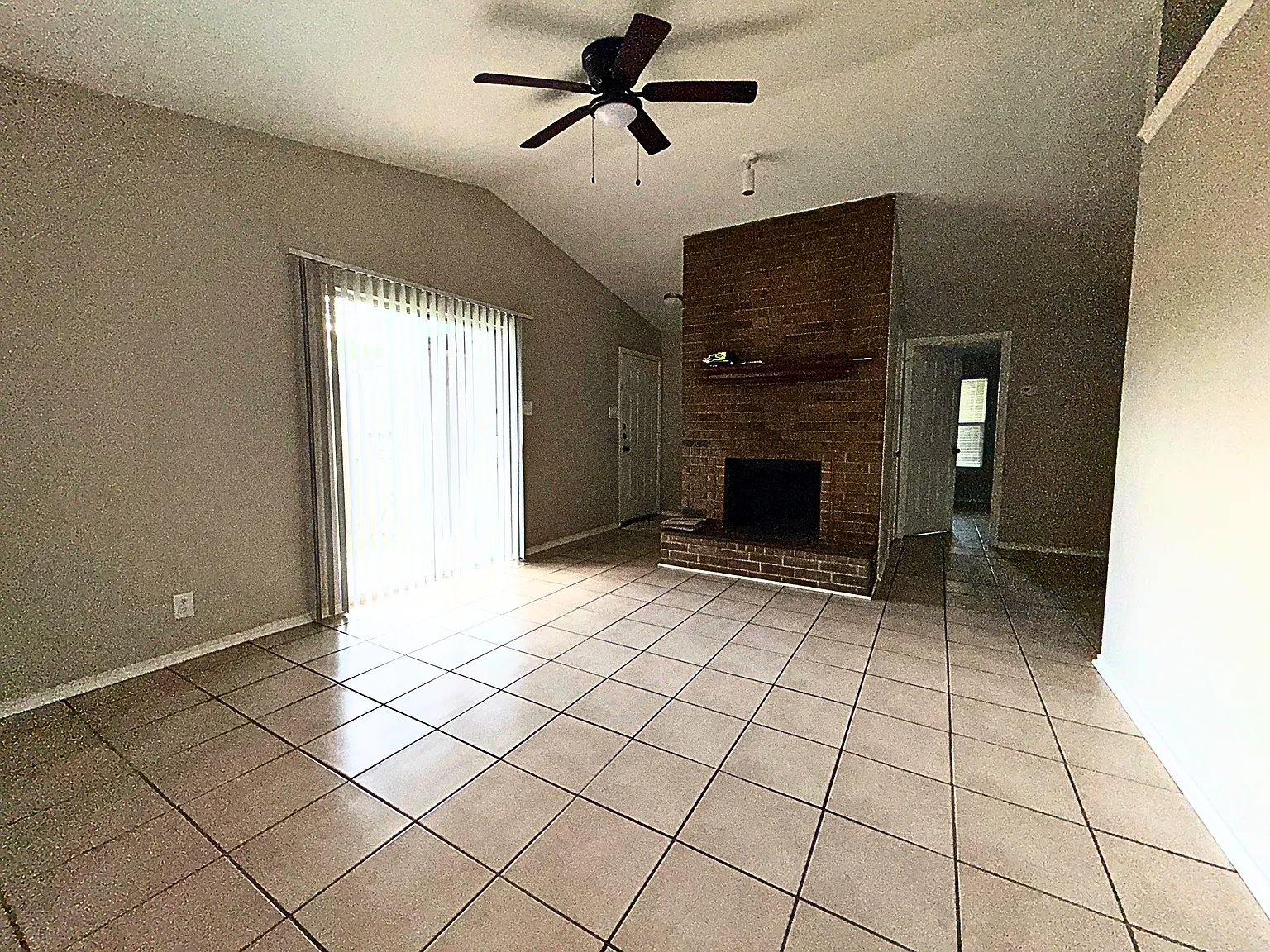 2 bed, 924 sqft, $1,400 — Photo 3