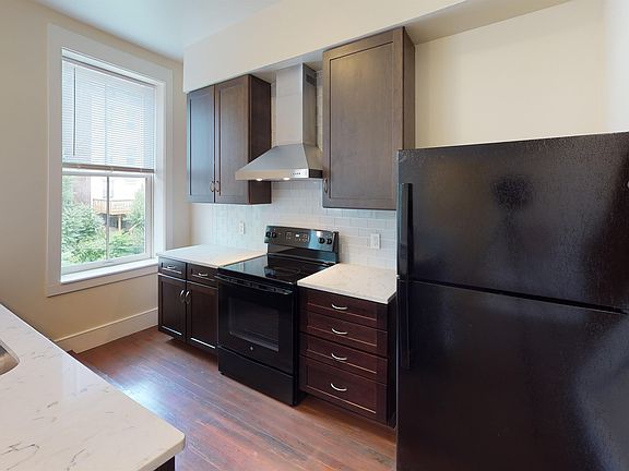 2nd image of 105 Peete St #10833921