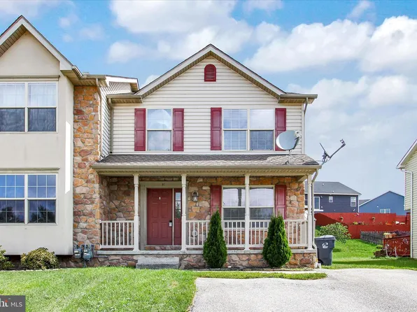 90 Hemlock Dr, Hanover, PA 17331