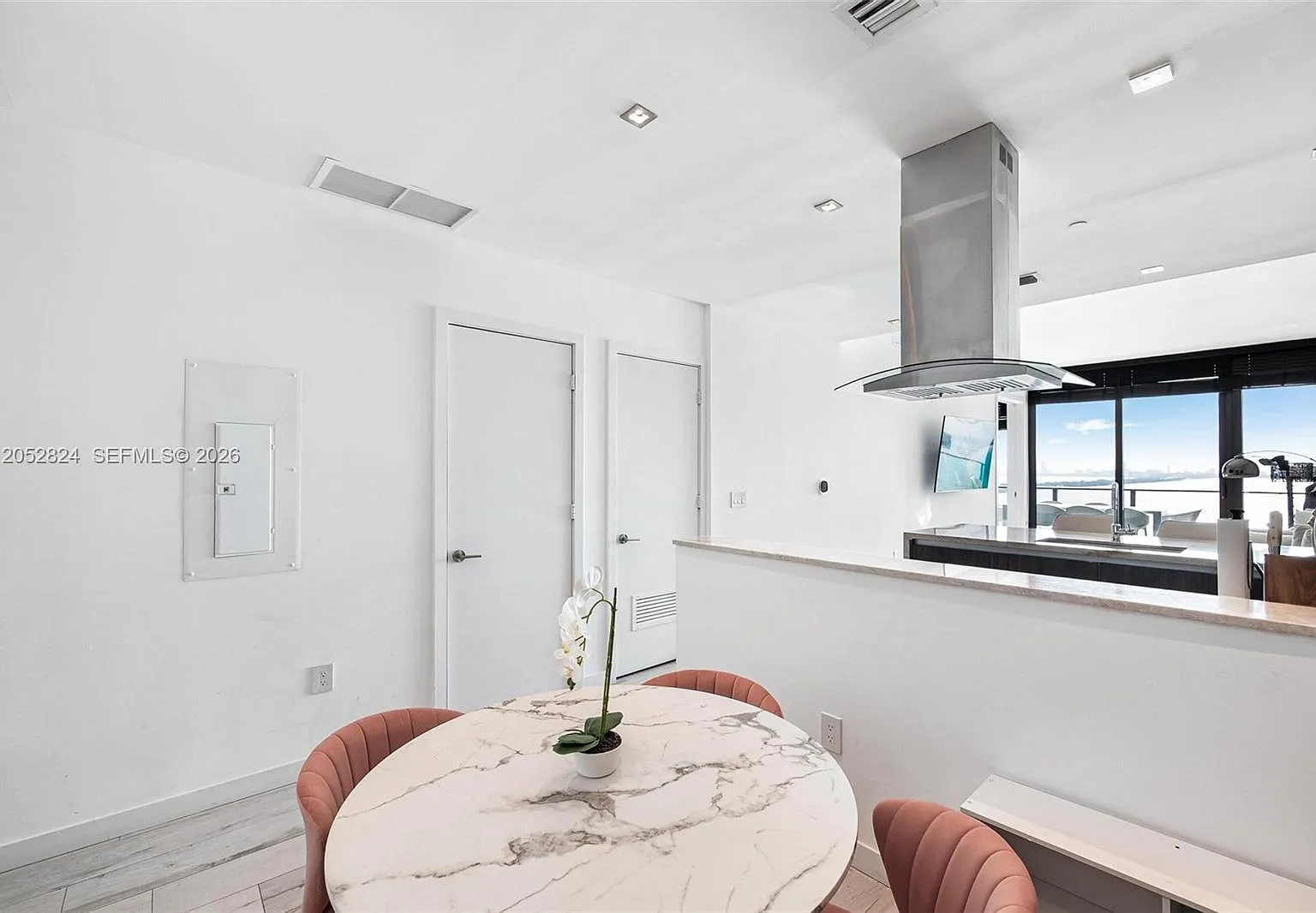 Gran Paraiso Condo — Photo 3