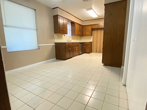 4th image of 3321 Colquitt Rd