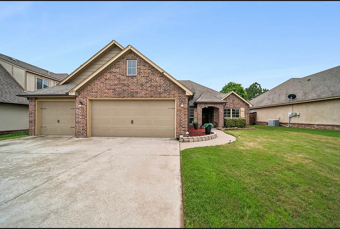 4 bed, 2602 sqft, $2,995 — Photo 1