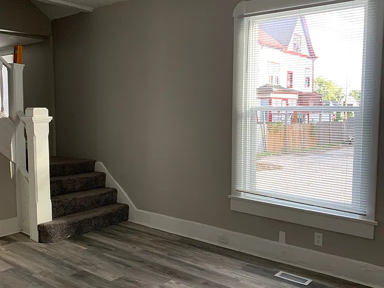 1053 Villa Ave — Photo 2