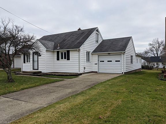 2nd image of 1300 Monter Ave