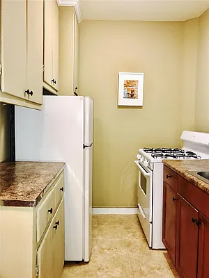 Sold by R New York | media 20