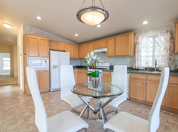 3rd image of 1401 W El Norte Parkway SPC 40