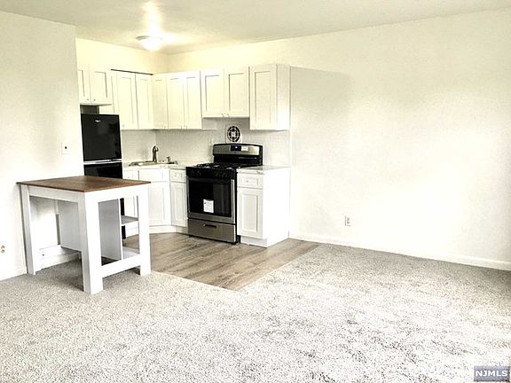3rd image of 275 Hoym St APT 5G