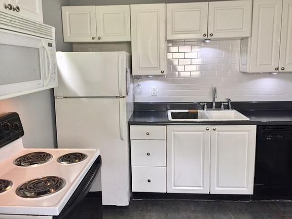 4th image of 2513 Pershing St