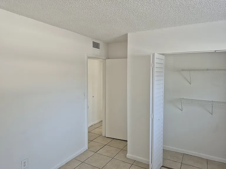 3661 SW 60th Ave — Photo 8