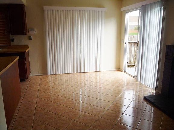 5th image of 1867 Manzana Way