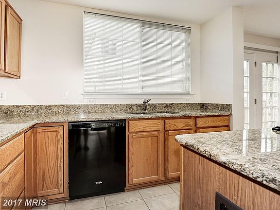 3rd image of 2937 Hickory Creek Ct