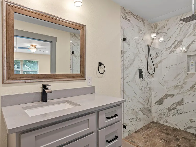 2402 Chimney Rock Rd — Photo 18