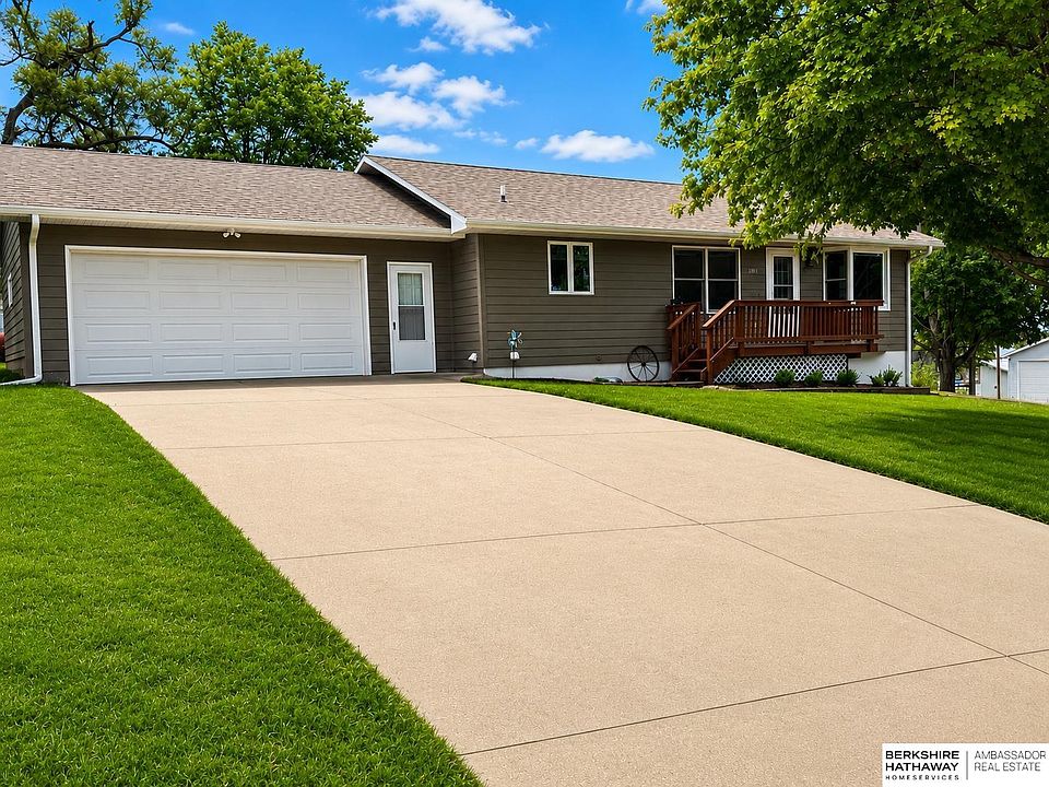 1st image of 301 Maple St