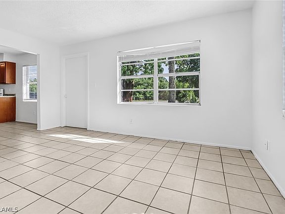 4th image of 210 Stanford St