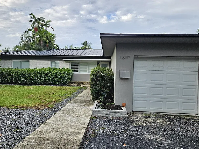 1310 Cleveland Rd — Photo 1