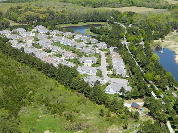 3rd image of 100 Saratoga Pl