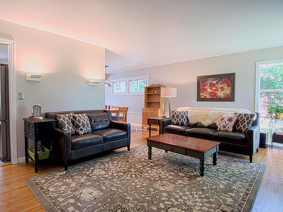 3rd image of 2715 Albert Dr SE