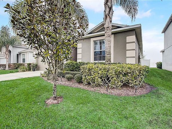3rd image of 1592 Thetford Cir