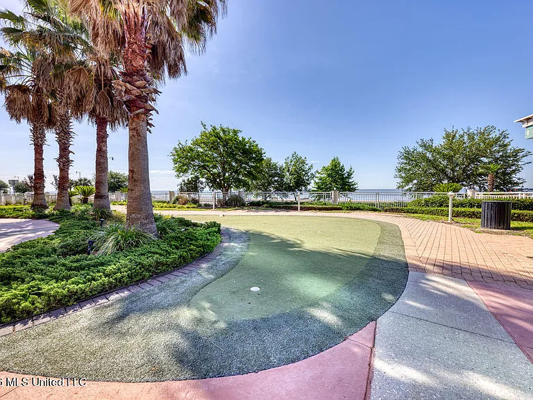 2228 Beach Dr #404 — Photo 18