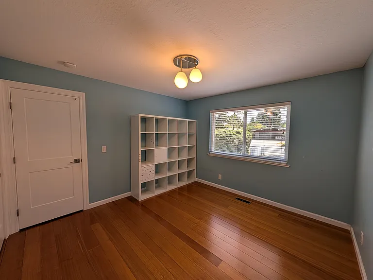 Front bedroom facing the door and Hollenbeck.