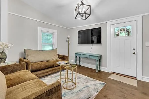 2 bed, 1028 sqft, $1,800 — Photo 4
