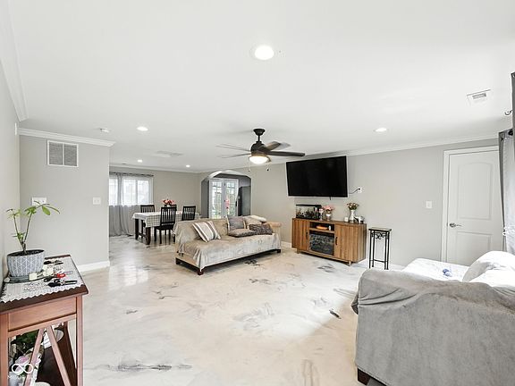 4th image of 4025 Sherlock Dr