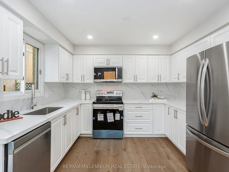 61 Mistywood Dr #UPPER — Photo 9