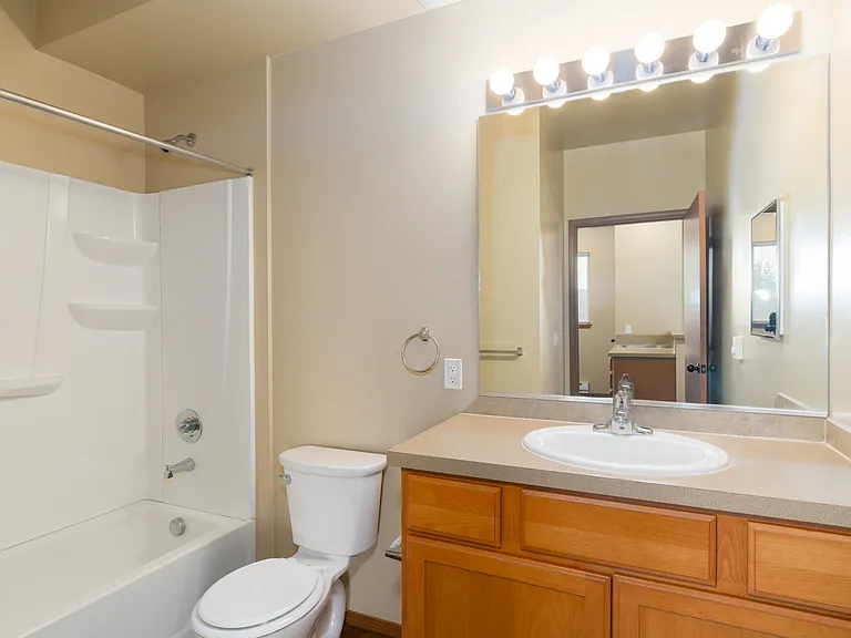 Eagle Point Apartments — Photo 22