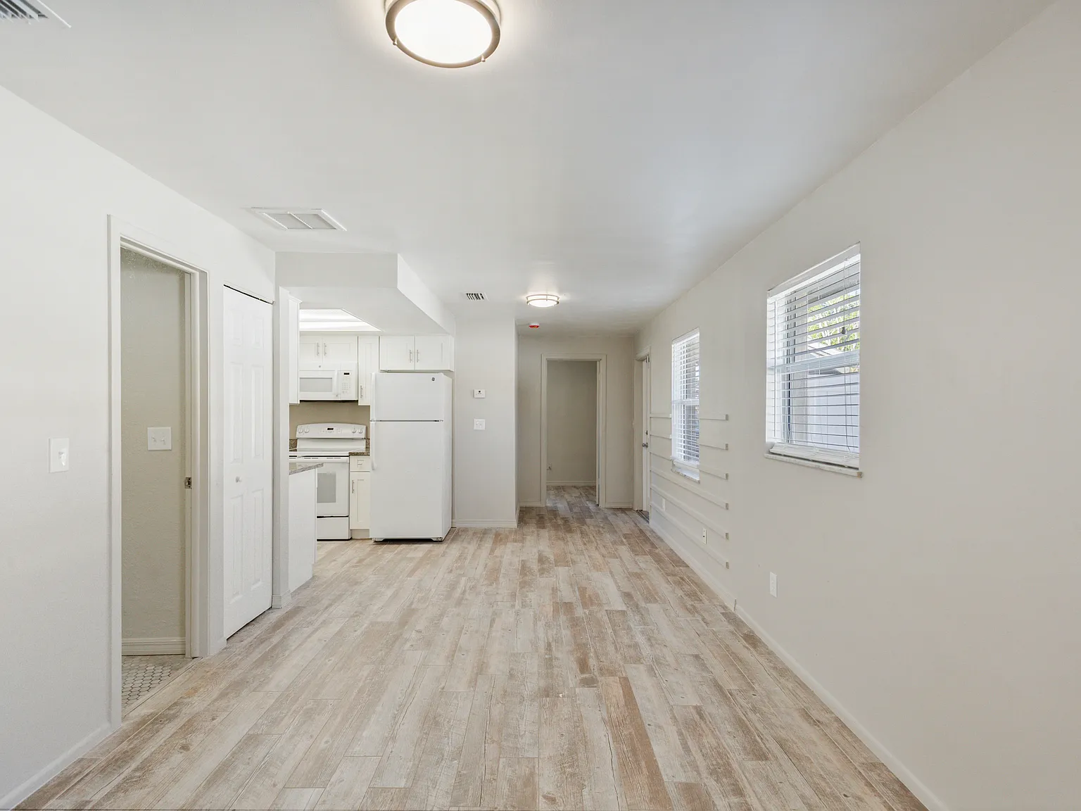 2 bed, 800 sqft, $1,695 — Photo 3