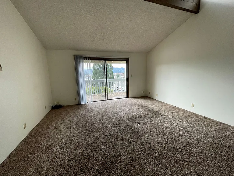 27 NW Mountain View Dr — Photo 8