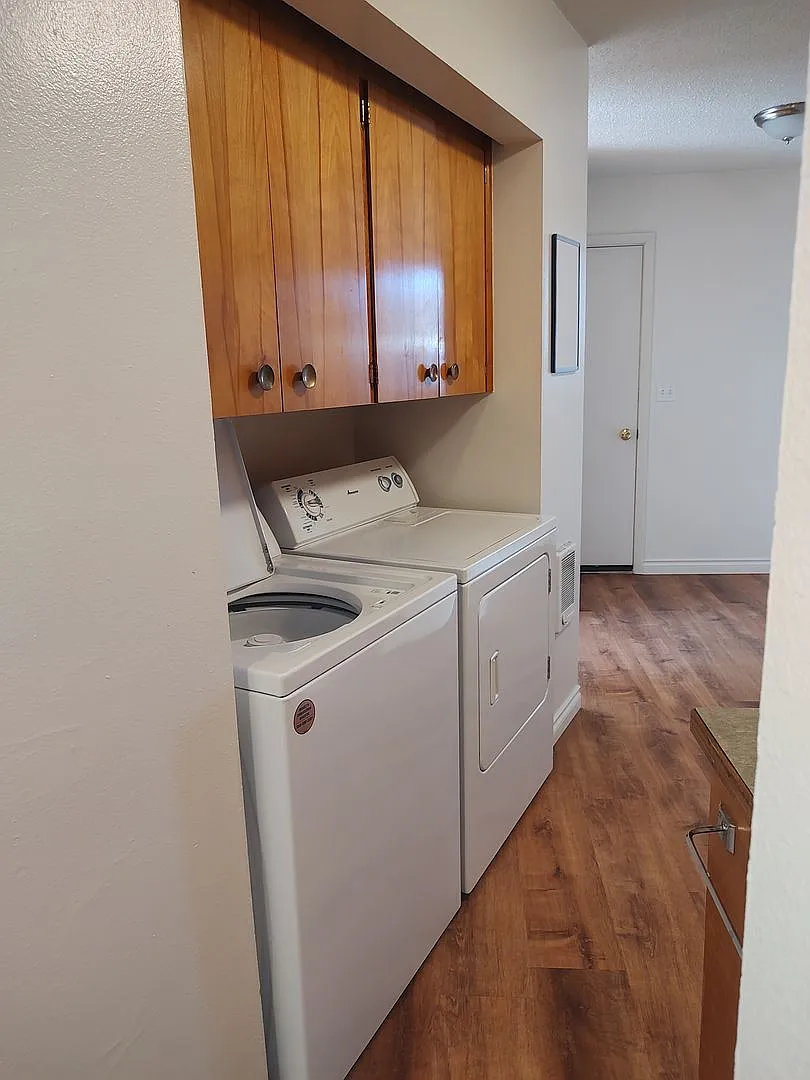 415 Bryden Ave — Photo 2