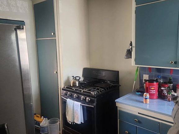 4th image of 141 Hovey Ave