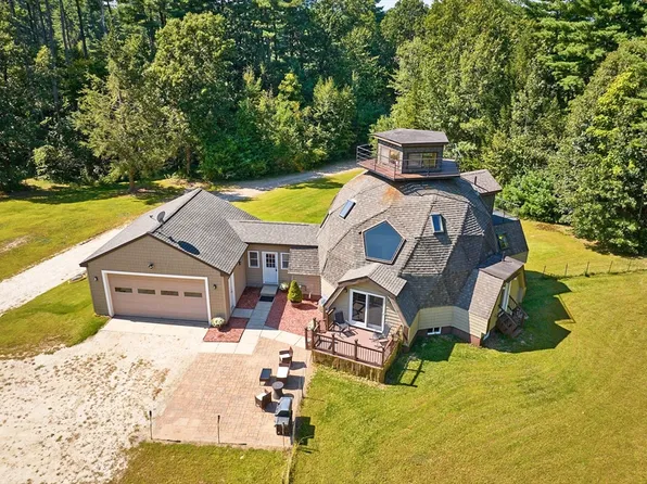 99 Hendrick St, Easthampton, MA 01027