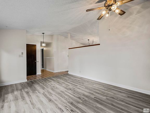 5th image of 1018 E Greenbrae Dr