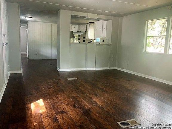 5th image of 840 Highview St