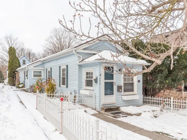 209 N Ann Arbor St, Saline, MI 48176