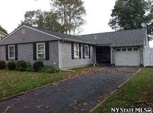 283 Floyd Rd, Shirley, NY 11967