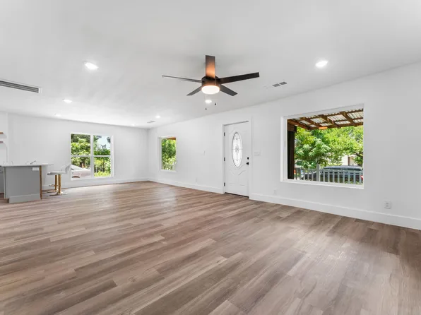 2730 Gladstone Dr, Dallas, TX 75211