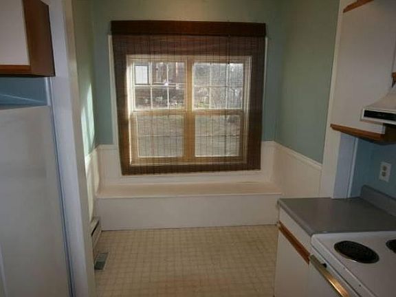 3rd image of 849 W Cliff Dr #1