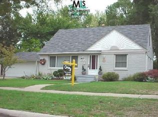 13745 Sherwood St, Oak Park, MI 48237