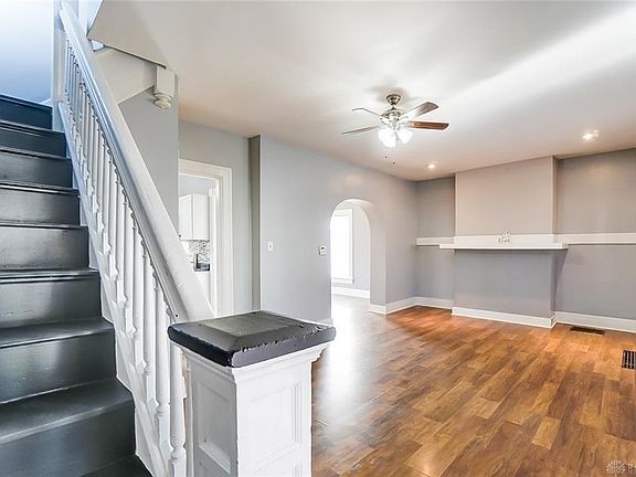 4th image of 28 Erie Ave