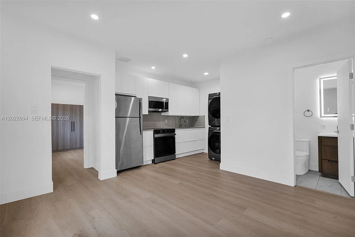 Building Photo - 19 NE 48th St #1