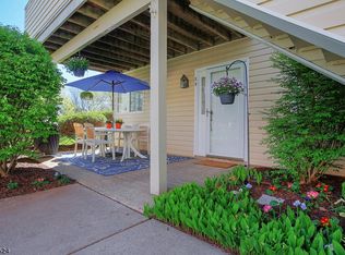 35 Fieldstone Rd, Bedminster, NJ 07921