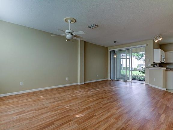 3rd image of 12245 Country White Cir